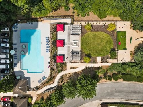 795 Hammond Dr, Atlanta GA 30328-5517 exterior