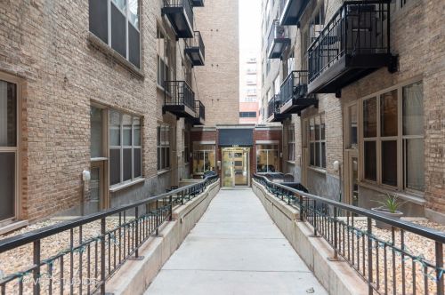 1500 Monroe St, Chicago, IL 60607-2413