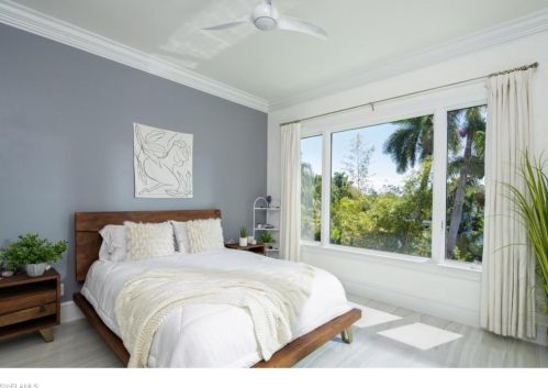 2375 Lantern Ln, Naples FL 34102-7721 exterior