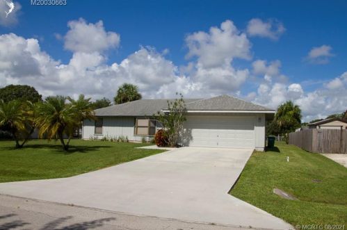 5409 Myrtle Dr, Fort Pierce, FL 34982-3854
