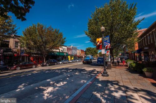 104 7th St, Washington DC  20003-1212 exterior