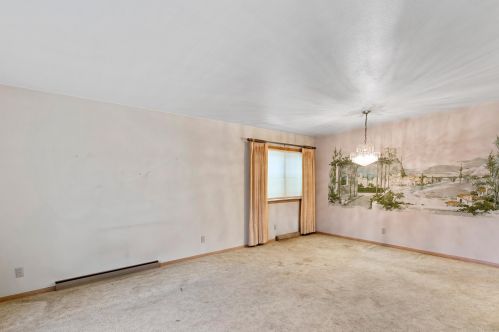 4024 91st St, Milwaukee, WI 53228-2220