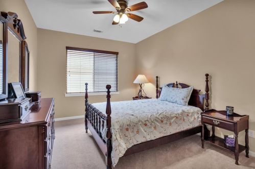 11 Greenview St, Montgomery TX 77356-8456 exterior