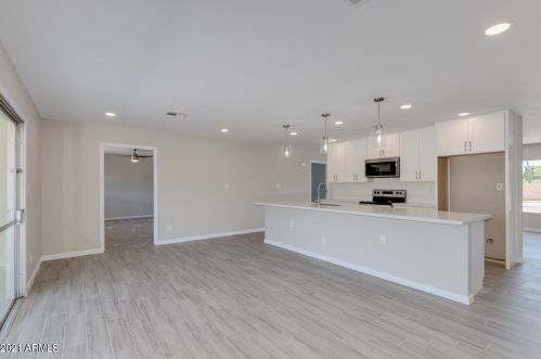 5602 42nd Ln, Phoenix AZ  85019-2001 exterior