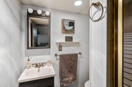 73 Farm St, Providence RI 02908-4063 exterior