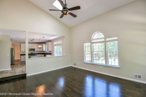 5 Markus Ct, Jackson Twp NJ  08527-2886 exterior