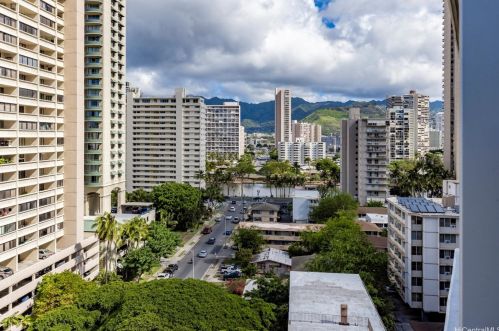 383 Kalaimoku St, Honolulu HI  96815 exterior