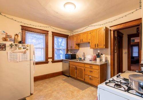 2502 Oakland Ave, Milwaukee WI  53211-3930 exterior