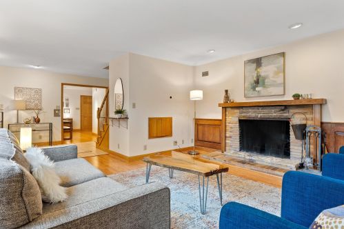 9360 Sleepy Hollow Ln, Milwaukee WI  53217-1242 exterior