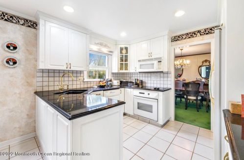 298 Elton Adelphia Rd, East Freehold NJ 07728-8022 exterior