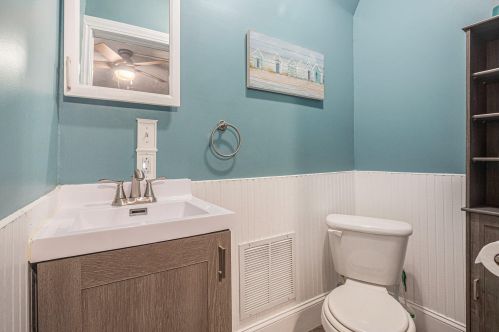 604 Apple Ave, Meskegon MI  49442-3646 exterior