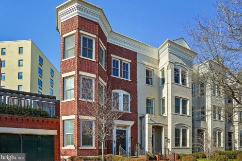 420 3rd St, Washington DC  20003-1930 exterior