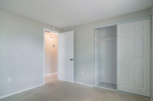 10112 Enchanted Oaks Ct, Tampa FL  33615-1616 exterior