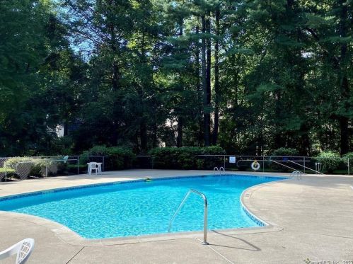 163 The Laurels, Enfield CT 06082-2363 exterior