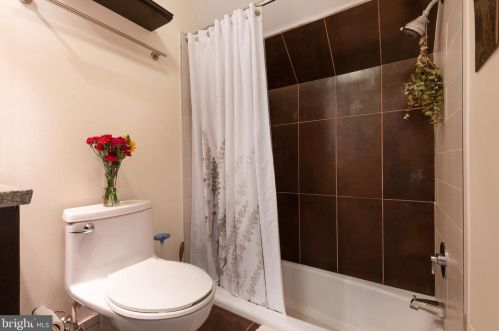 846 15th St, Philadelphia PA  19130-2218 exterior