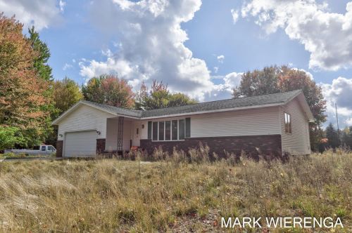 431 Mt Garfield Rd, Meskegon MI 49441-6000 exterior