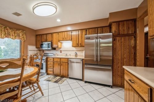 2087 Prospect Ave, Scotch Plains NJ 07076-1203 exterior