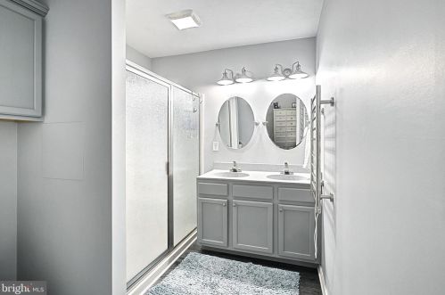 813 Middle St, Hanover PA 17331-2031 exterior