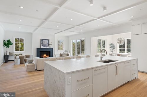 4526 Hawthorne St, Washington DC 20016-3570 exterior