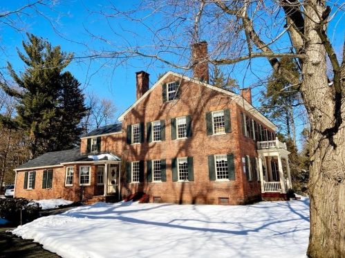 418 Longmeadow St, Springfield MA  01106-1315 exterior