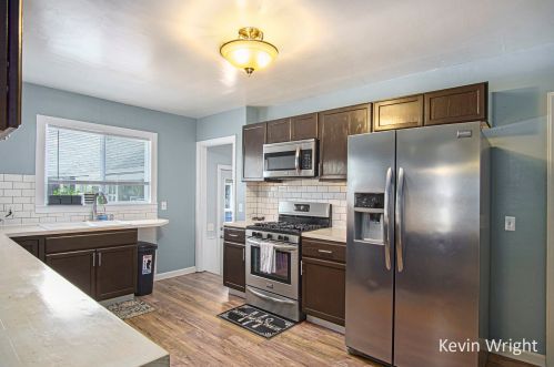 2412 Mccracken St, Meskegon MI 49441-1445 exterior