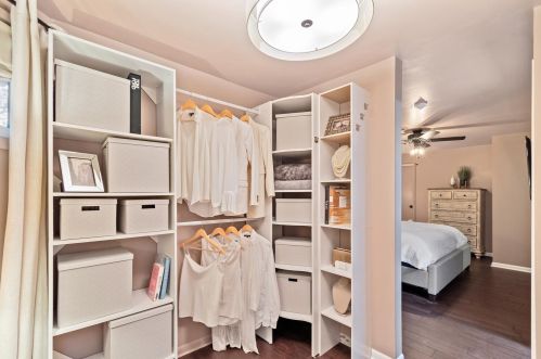 4020 Prospect Ave, Milwaukee WI 53211-2116 exterior