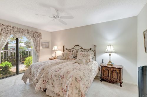 22 Hampshire Ln, Boynton Beach FL 33436-7414 exterior