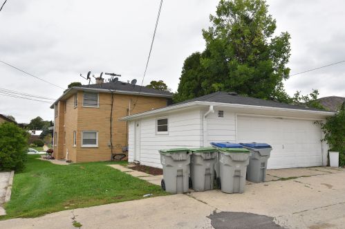 4036 92nd St, Milwaukee WI  53228-2130 exterior