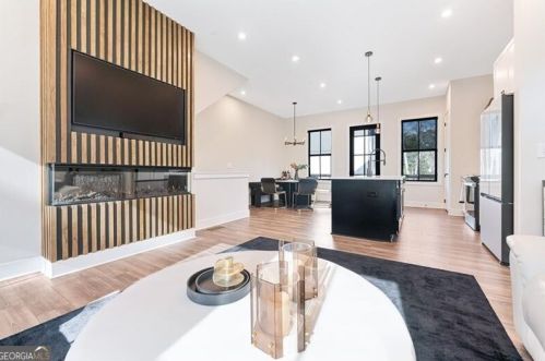 290 Dilbeck Pl, Atlanta GA  30342-0033 exterior