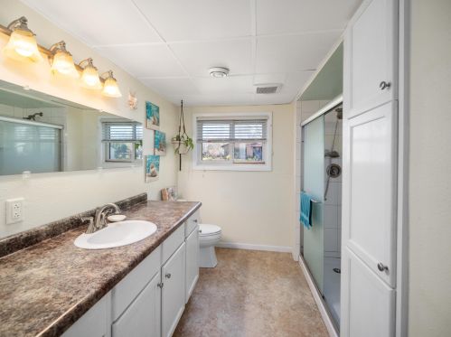 4401 Just Ct, Manitowoc WI 54220-1512 exterior