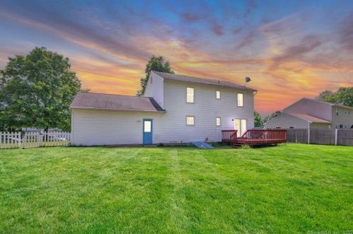 13 Gaylord Rd, Windsor Locks CT 06096-2815 exterior