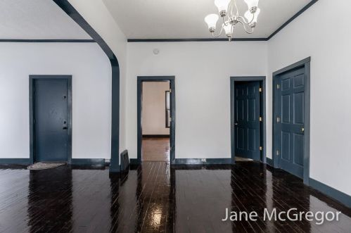 709 Apple Ave, Meskegon MI 49442-3648 exterior