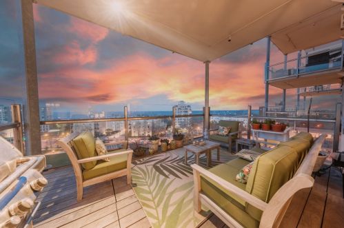 1313 Franklin Pl, Milwaukee WI 53202-2980 exterior