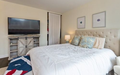 111 Chestnut St, Chicago IL  60610-2016 exterior