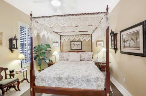 5981 Bermuda Ln, Naples FL 34119-9599 exterior