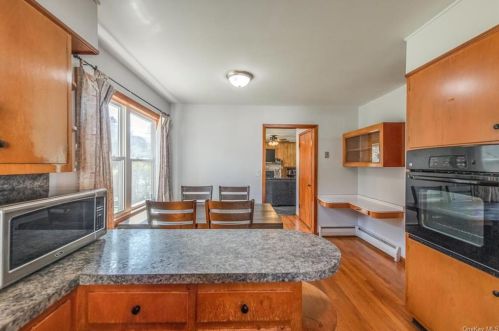 11 Stanley St, Poughkeepsie NY 12603-1429 exterior