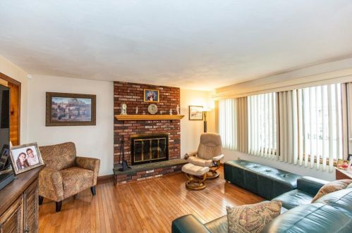 8 Ferncrest Dr, Providence RI 02919-3503 exterior