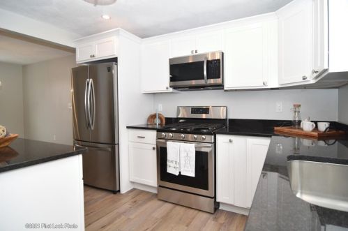 3 Marigold Cir, Providence RI 02904-3828 exterior