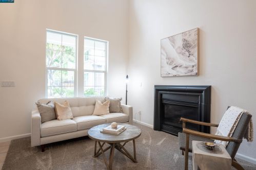 42 Oak Gate Pl, Concord CA 94523-7319 exterior