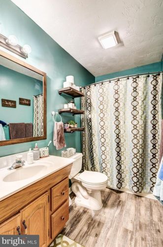 17 Starlite Dr, Littlestown PA 17340-1660 exterior