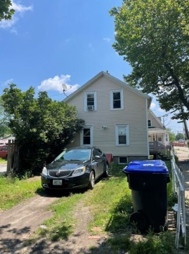 496 Huntington Ave, Providence, RI 02907-3015