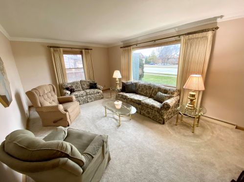 4731 Forest Home Ave, Milwaukee, WI 53219-4717