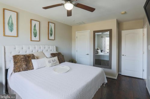 907 Indigo Bunting Ln, Glen Burnie MD 21060-8325 exterior