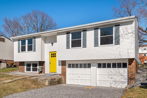 587 Carnival Dr, Pittsburgh, PA 15239-2626