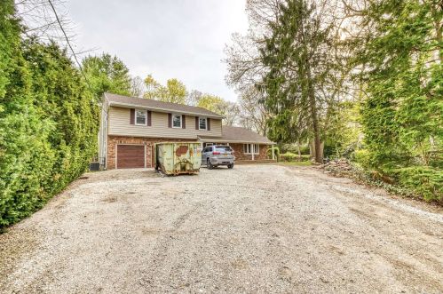 42 Murdock St, Huntington Station, NY 11746-4347