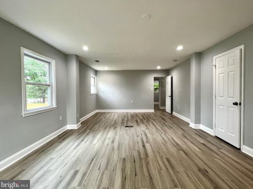 5910 Brookview Dr, Alexandria VA 22310-1819 exterior