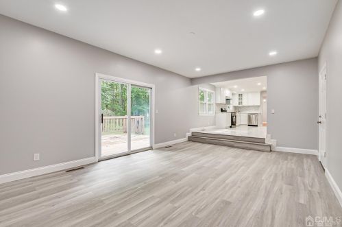 53 Fairmount Ave, Edison NJ  08820-2032 exterior