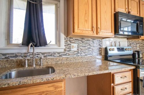 46 Roosevelt Blvd, Enfield CT 06082-2043 exterior