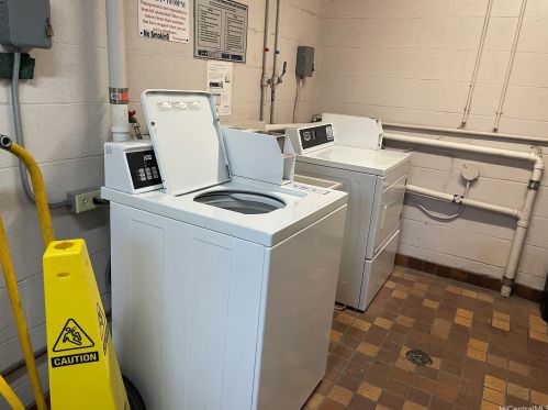 1867 Kaioo Dr, Honolulu HI  96815-1069 exterior