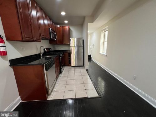 2009 16th St, Philadelphia, PA 19121-2303